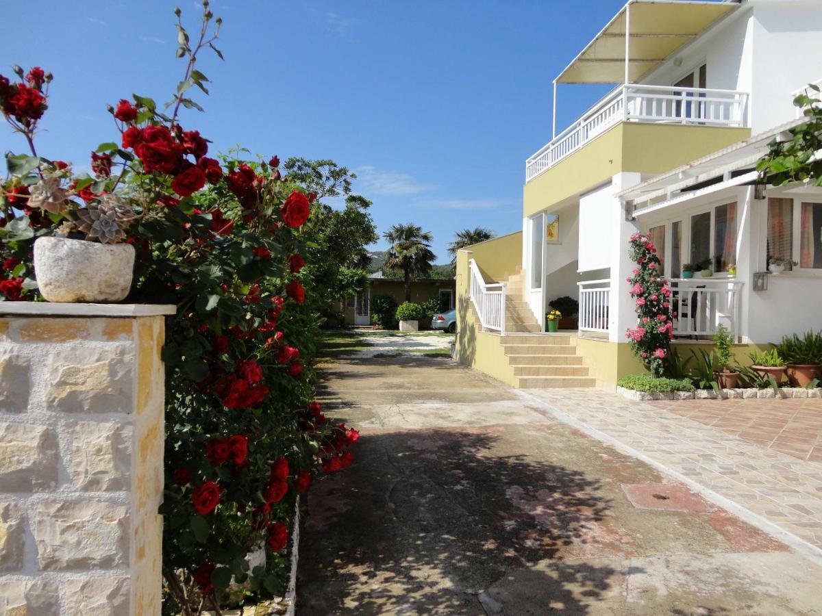 Apartments Ana Sreser Exterior photo
